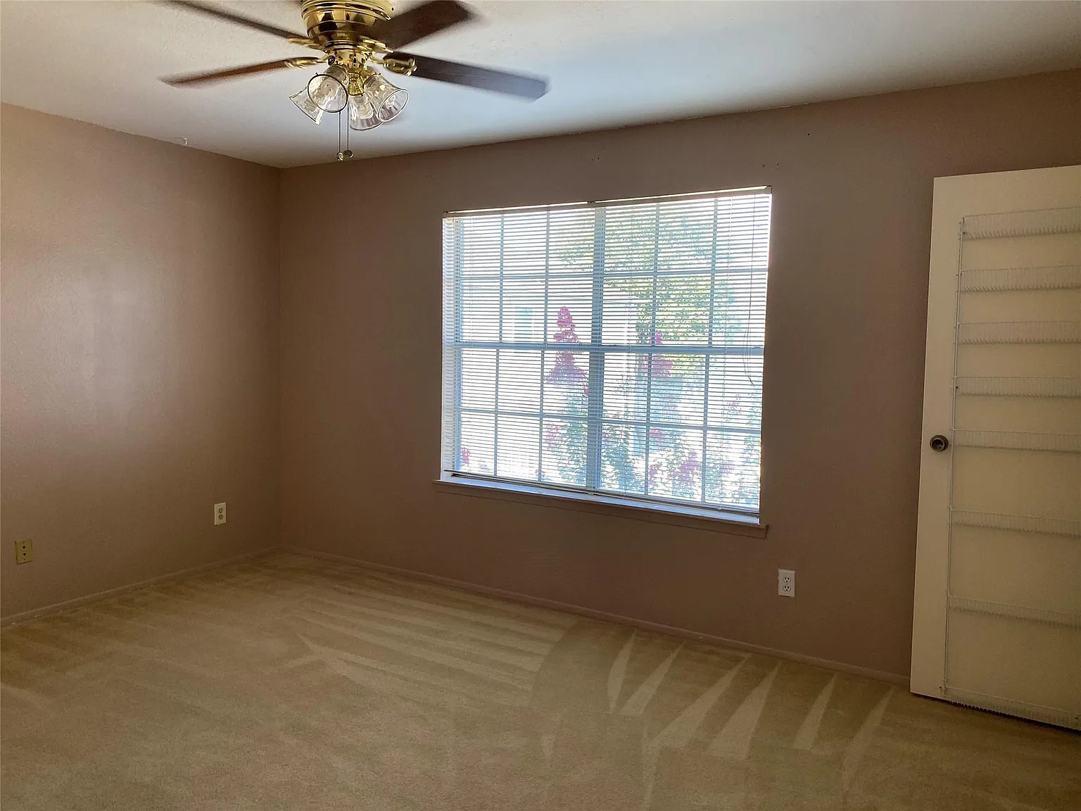 2 bed, 2.5 bath, 1368 sqft, $1,650 — Photo 4