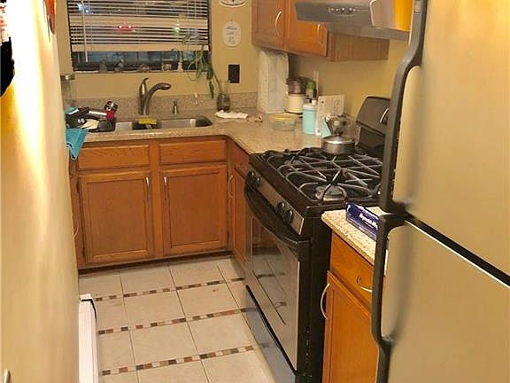 3rd image of 1875 Lafayette Ave #5B
