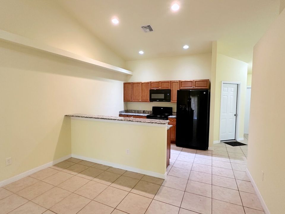 1st image of 829 SW 32nd Ter