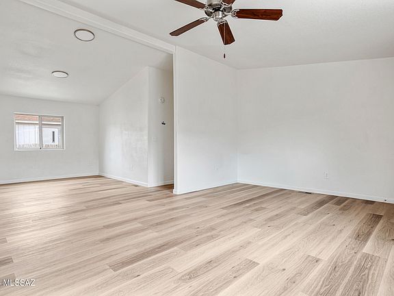 4th image of 744 W Simmons Rd