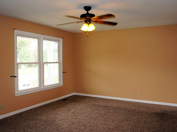 3rd image of 354 Treeland Dr