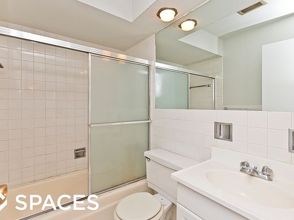 5th image of 510 W Briar Pl APT 409