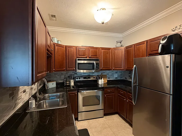 2118 Suncrest Vlg — Photo 8