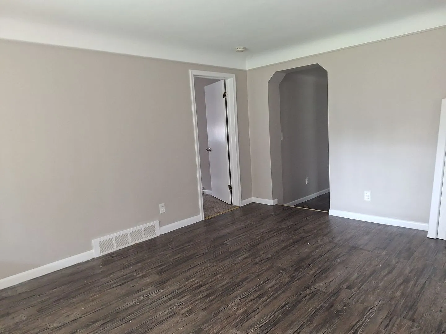 Quaint 3 bedroom home — Photo 4
