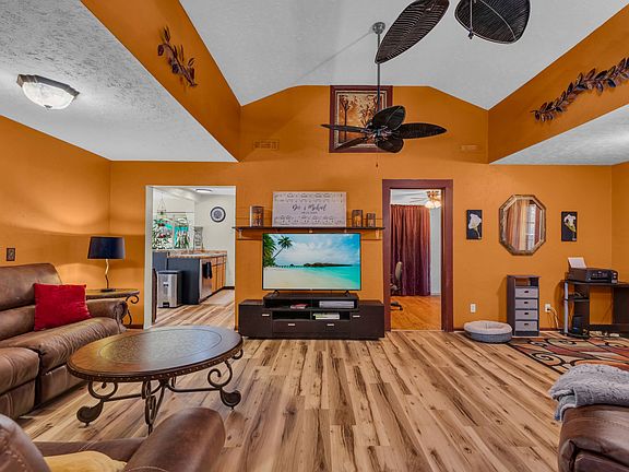 5th image of 105 Dripping Springs Rd