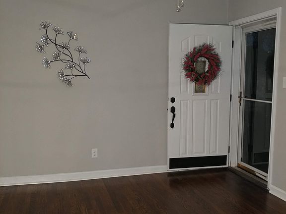 2nd image of 1500 S Parker Dr