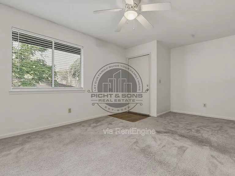 713 Pointe Ct — Photo 5