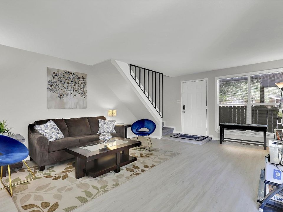 1st image of 2612 Santiago Cir