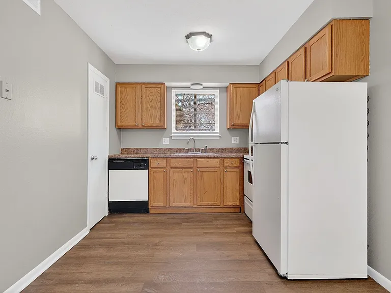 Brookview Apartments — Photo 31