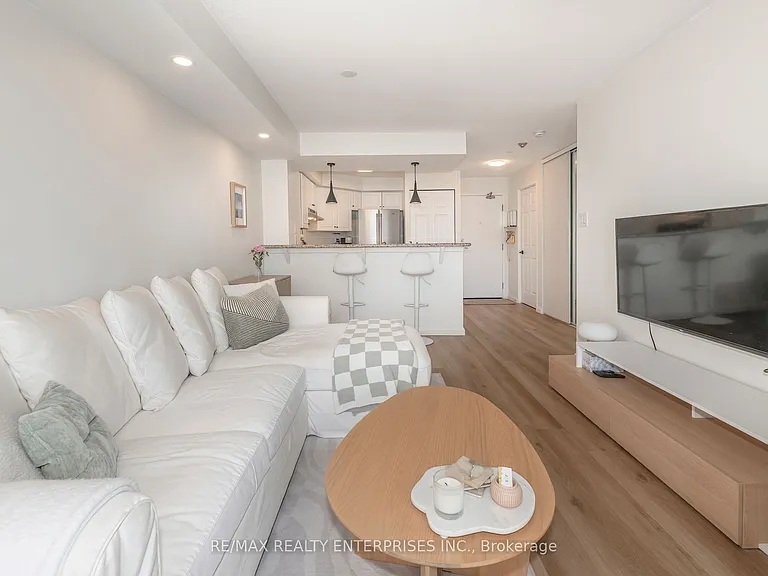 801 King St W #1108 — Photo 4