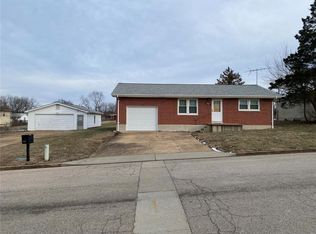 1008 S Jefferson St, Farmington, MO 63640
