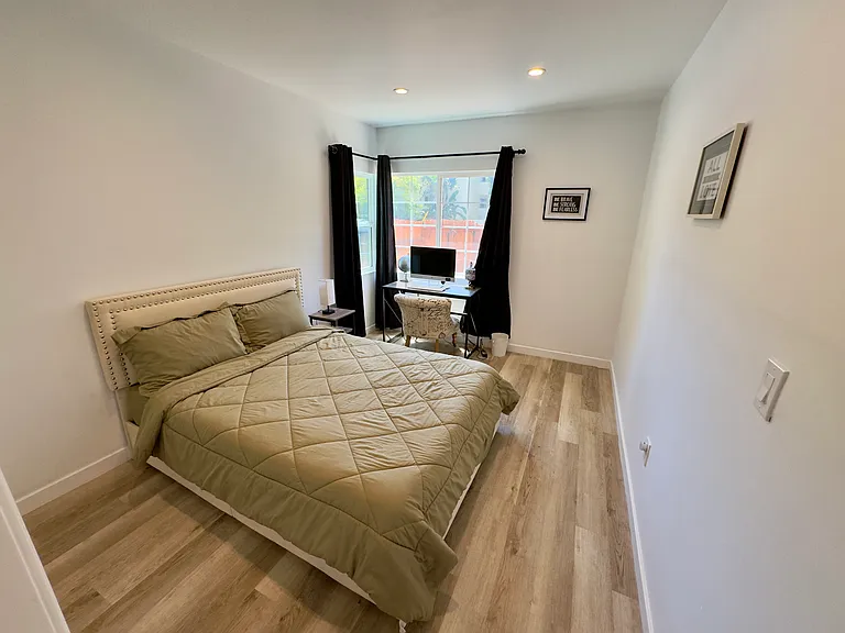 13845 Moorpark St — Photo 33
