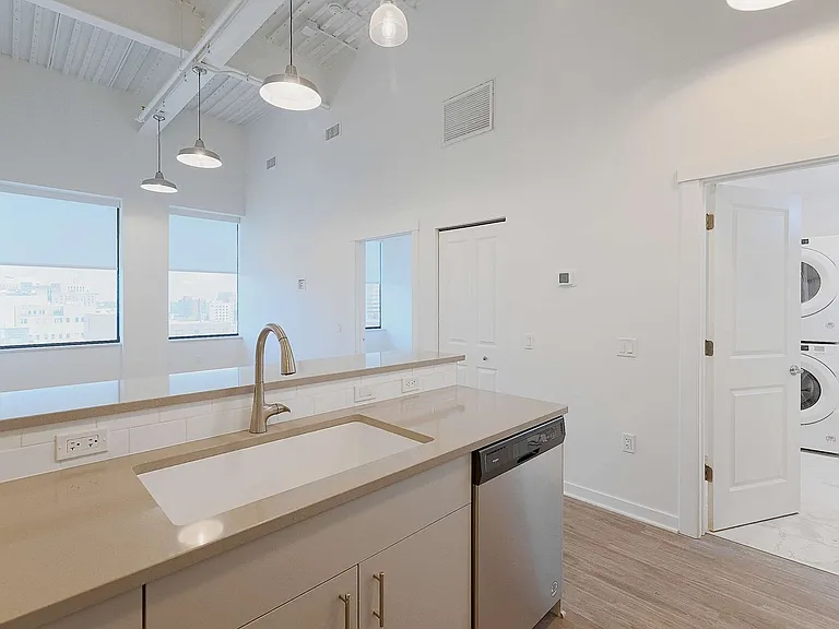 501 S Capitol Ave — Photo 135