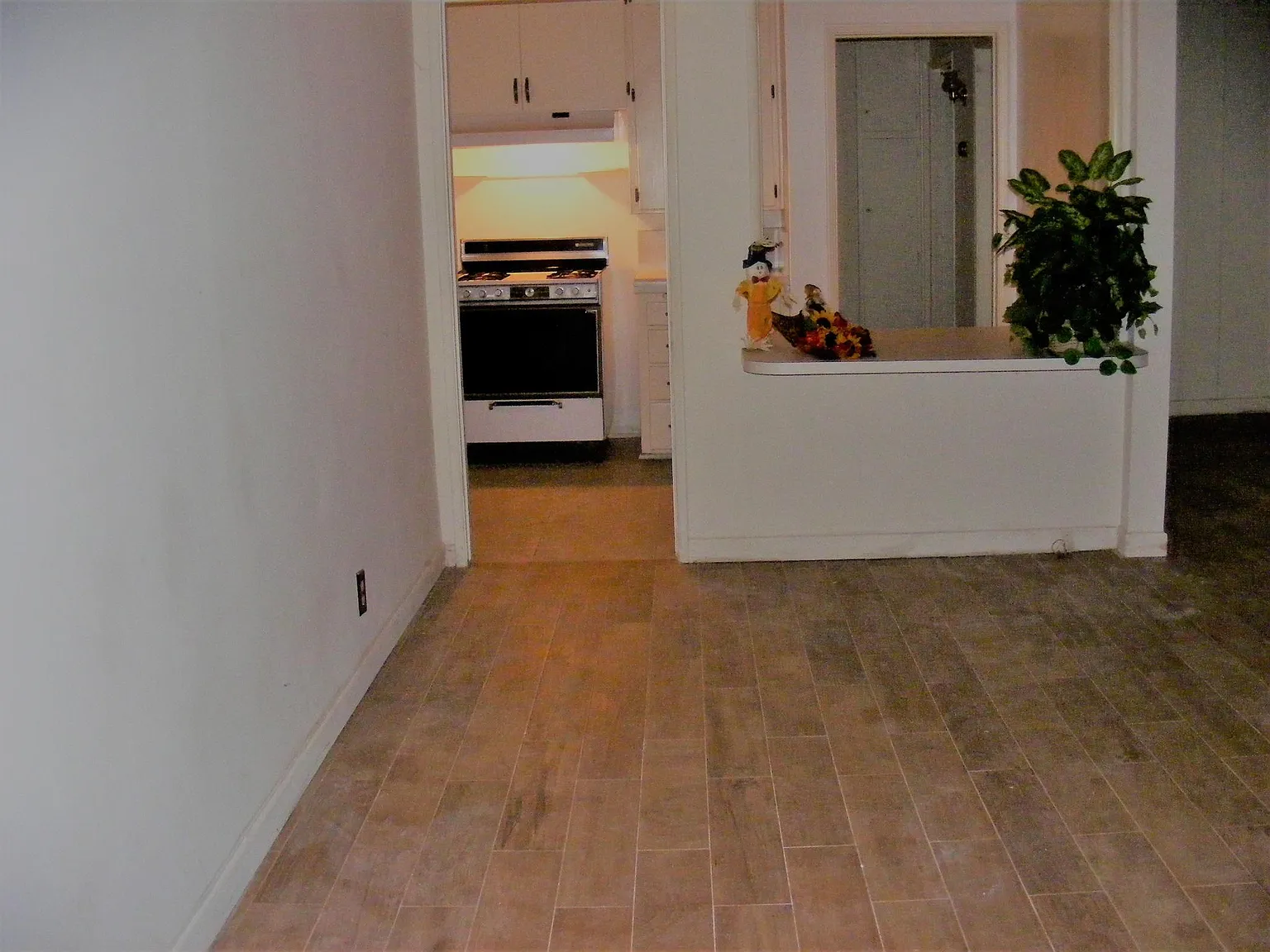 15252 Devonshire Street — Photo 2
