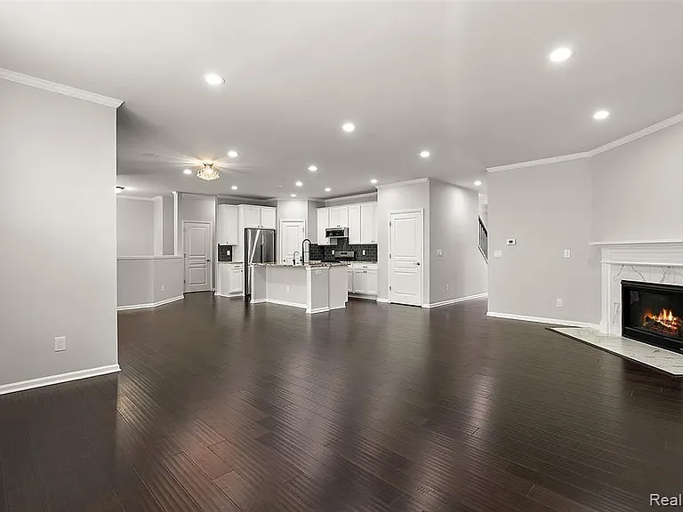 31065 Tremont Ln — Photo 3