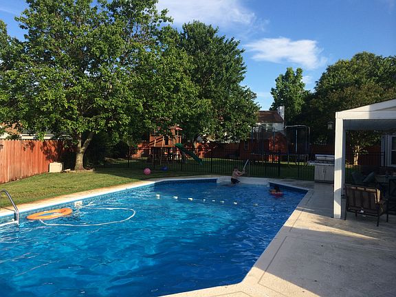 2nd image of 3001 Hornbeam Ct