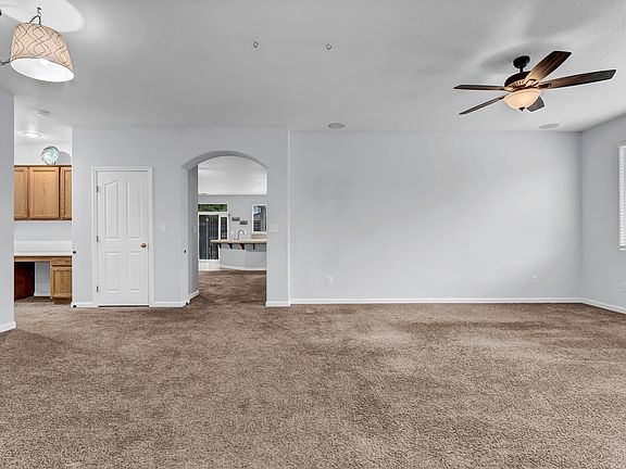 5th image of 4000 E Cambridge Avenue