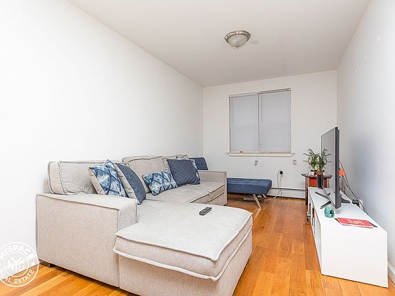 2nd image of 1369 Dekalb Ave APT 2
