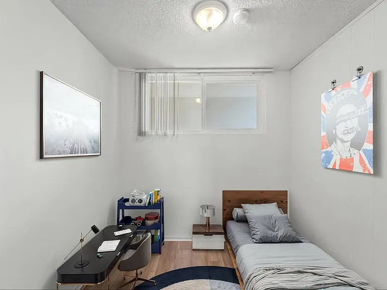 691 1/2 Levering Ave — Photo 12