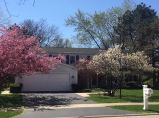 2901 Canterbury Dr, Northbrook, IL