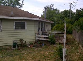222 Valley Dr, Lindenhurst, IL