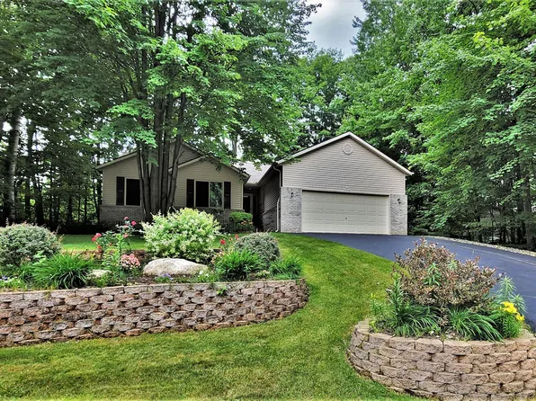106 Questview Dr, Houghton Lake, MI 48629