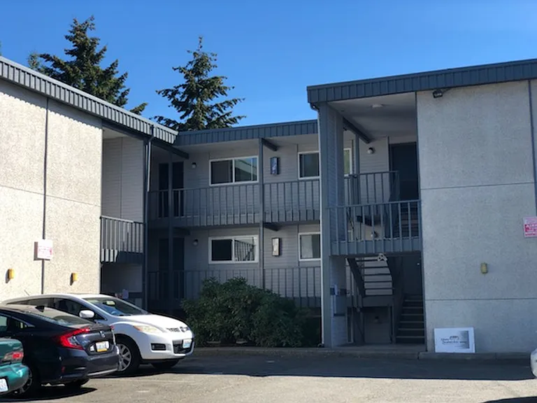 445 SW 156th St — Photo 3
