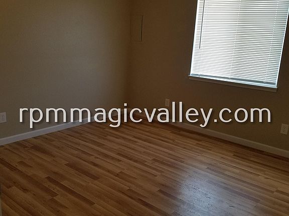 4th image of 121A 8th Ave S #A