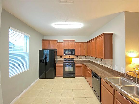 3rd image of 1566 Scarlet Oak Loop #662