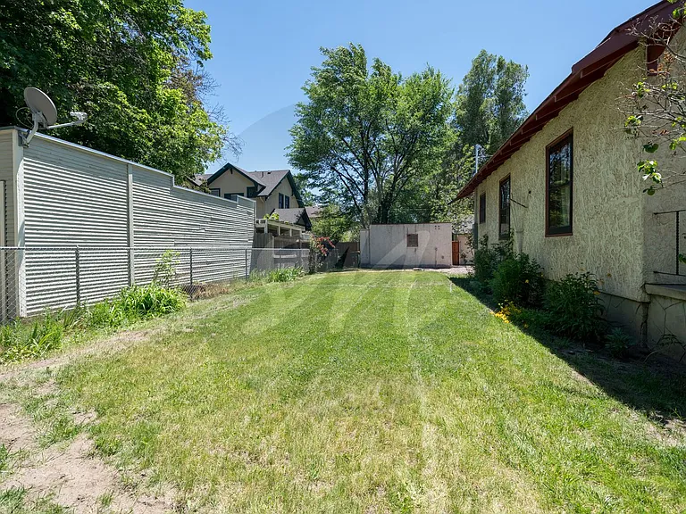 615 E Washington St — Photo 11