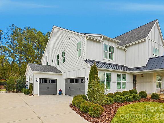 4th image of 2052 Thatcher Way