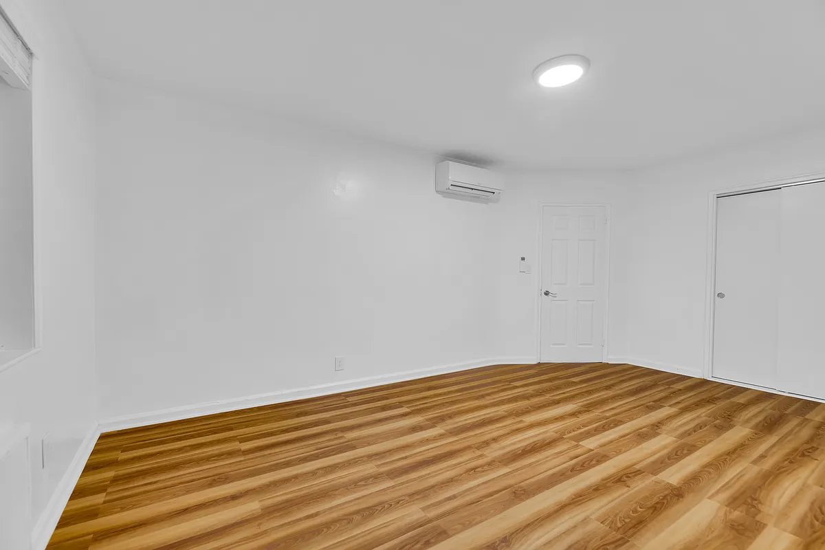 Building Photo - 1167 E 52nd St #3