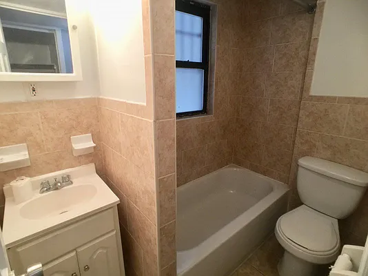 Rented by Bruma Realty LLC | media 8