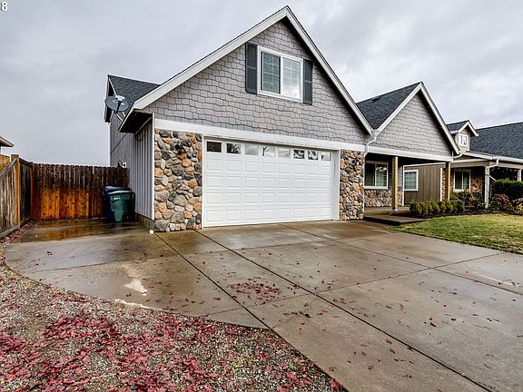 2nd image of 206 Auburn Ln