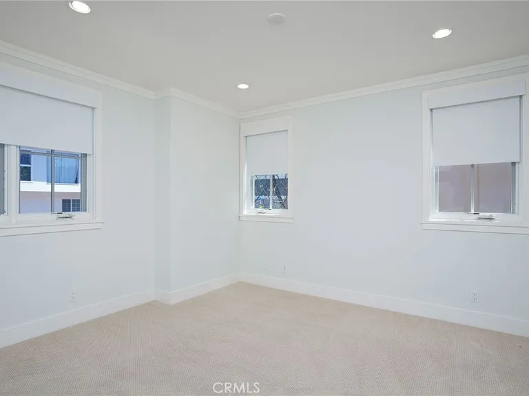 328 28th St — Photo 31