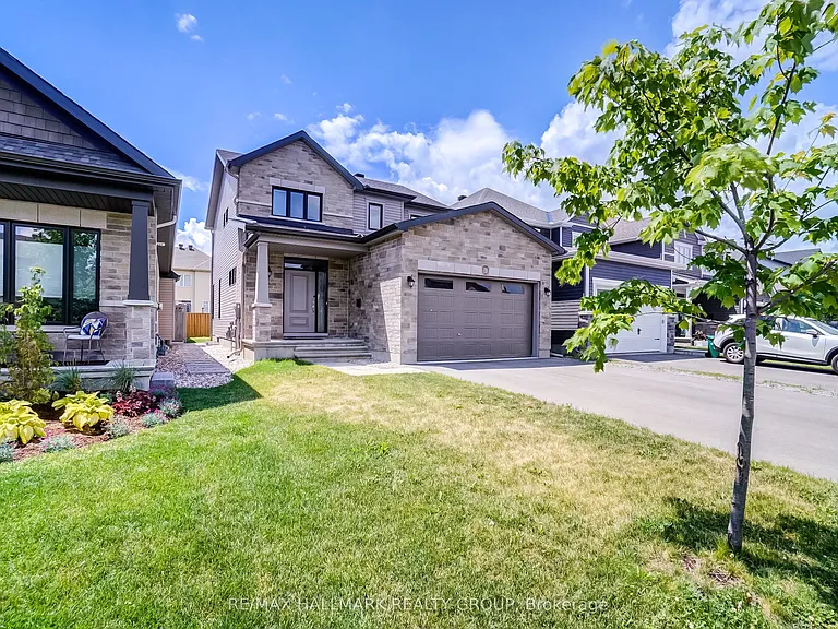 1110 Beckett Cres — Photo 2