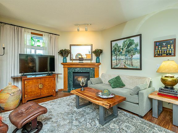 3rd image of 2409 Patricia Dr