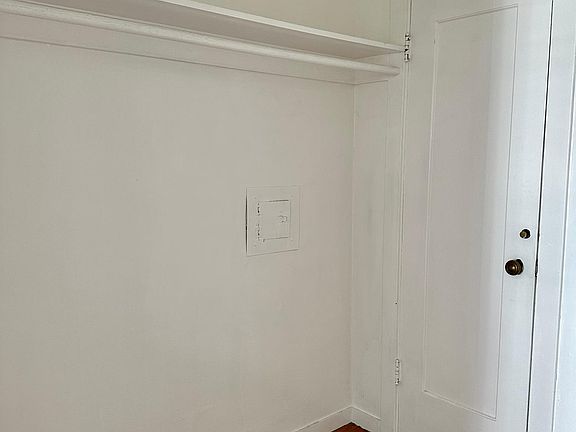 3rd image of 2055 California St APT 202