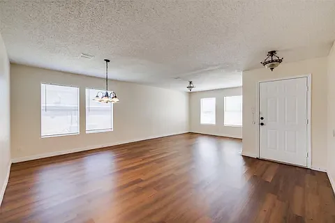 933 Medina Dr — Photo 19