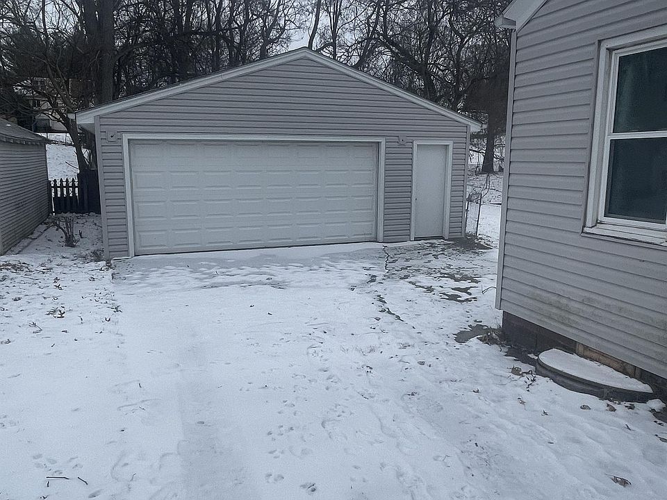 2nd image of 1109 59th St