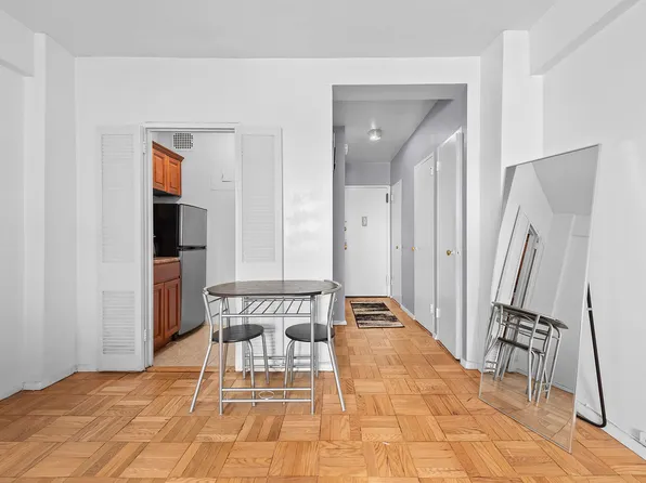 310 East 49th Street image 1 of 4