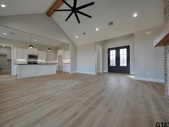 5th image of 636 Prince Ln