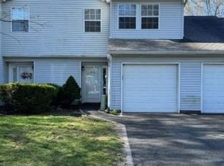 404 Sara Cir, Port Jefferson Station, NY 11776