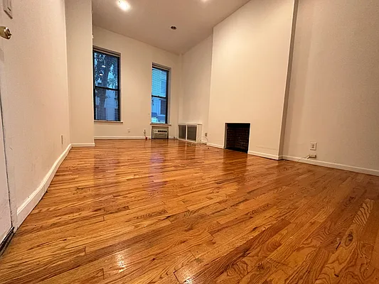 Rented by HOLTON REAL ESTATE INC. | media 15