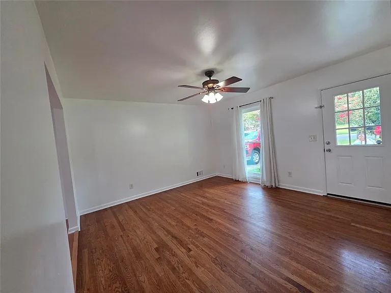 762 Lancelot Dr — Photo 7