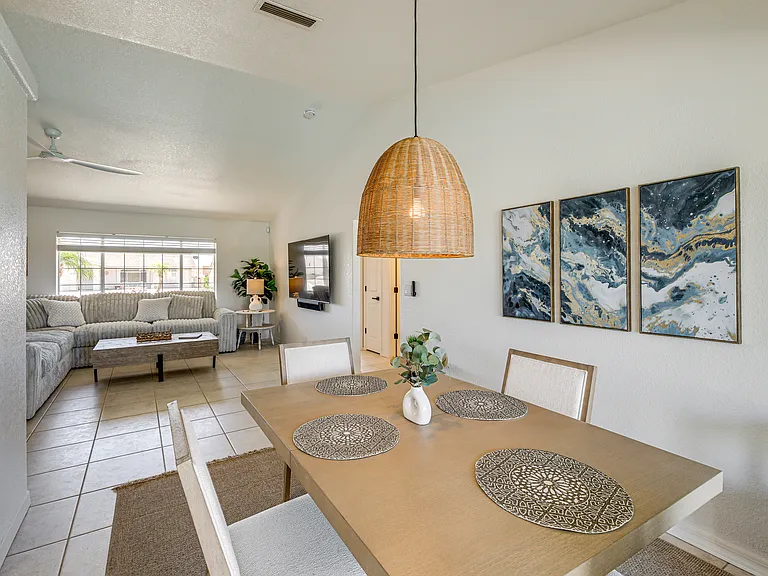 2811 Oakridge Dr — Photo 11