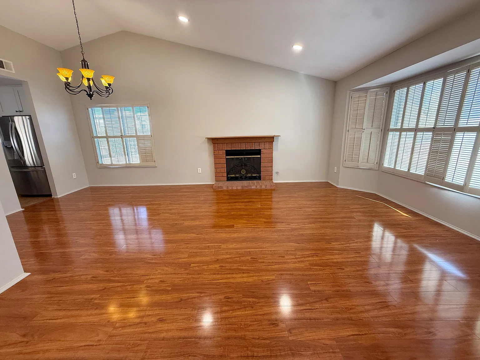 3 bed, 1563 sqft, $4,200 — Photo 4
