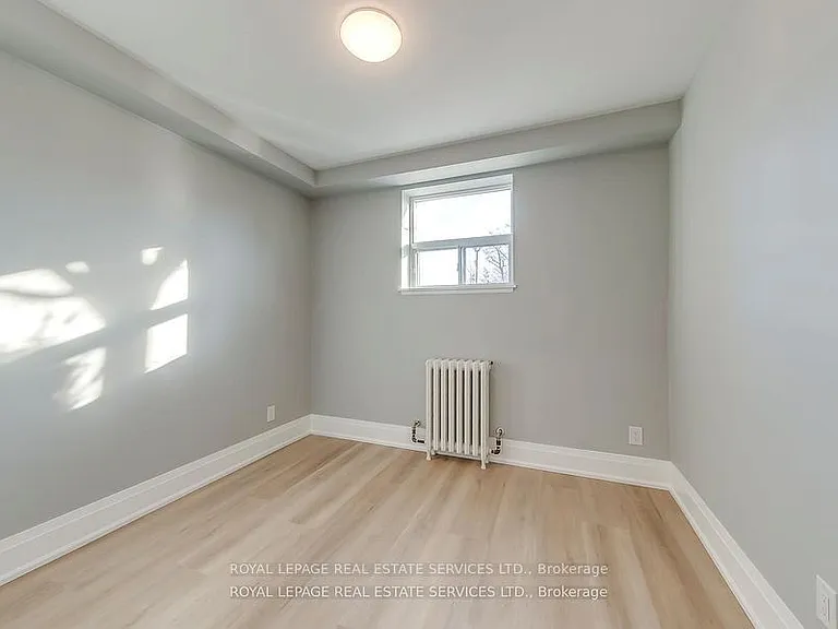 320 Lakeshore Rd W #2 — Photo 17