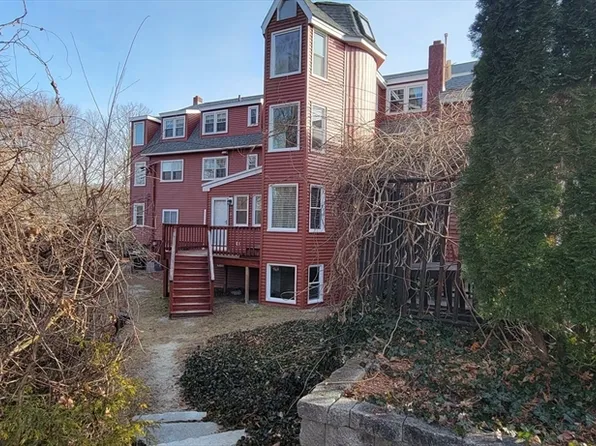 16 Middlesex St APT 11, North Chelmsford, MA 01863