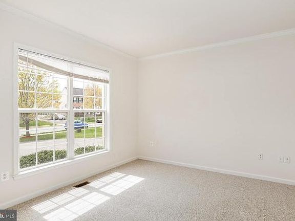 4th image of 15 Saint Claires Ct